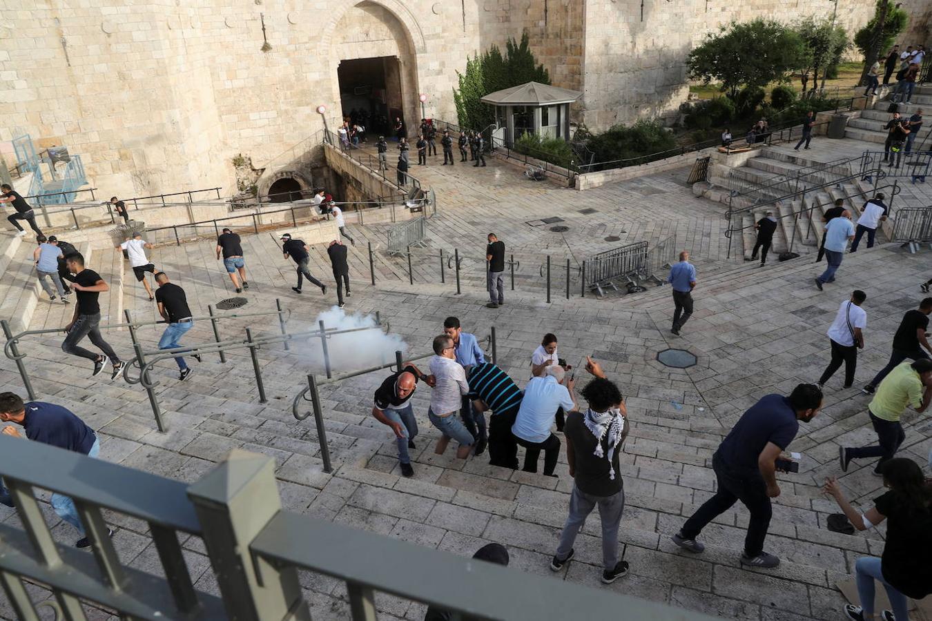 El secretario general de la ONU, António Guterres, mostró el domingo su «profunda preocupación por la continua violencia en la Jerusalén Oriental ocupada, así como por los posibles desalojos de familias palestinas de sus hogares en los barrios de Sheij Jarrah y Silwan». 