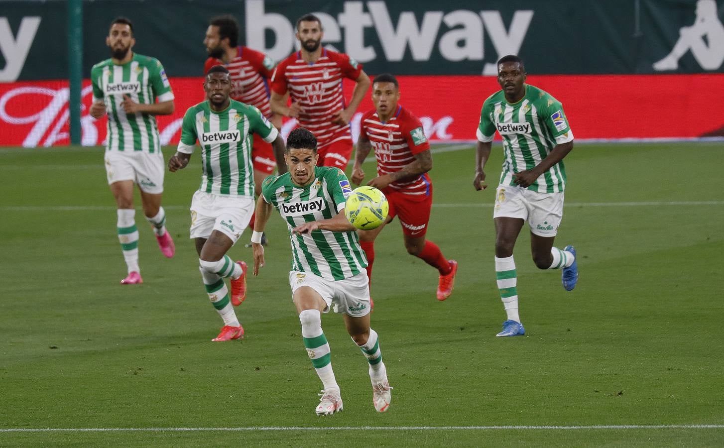 Victoria del Betis sobre el Granada (2-1)