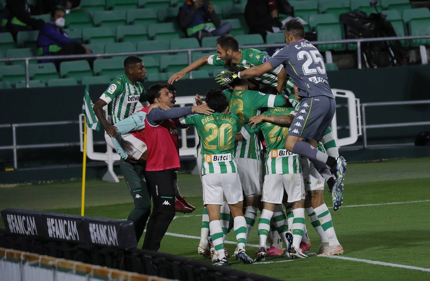 Victoria del Betis sobre el Granada (2-1)