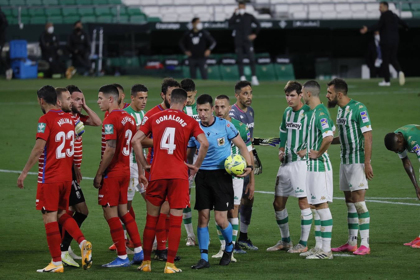 Victoria del Betis sobre el Granada (2-1)