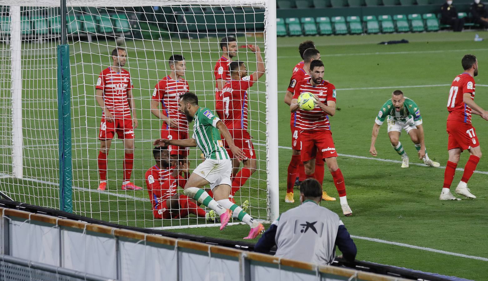 Victoria del Betis sobre el Granada (2-1)