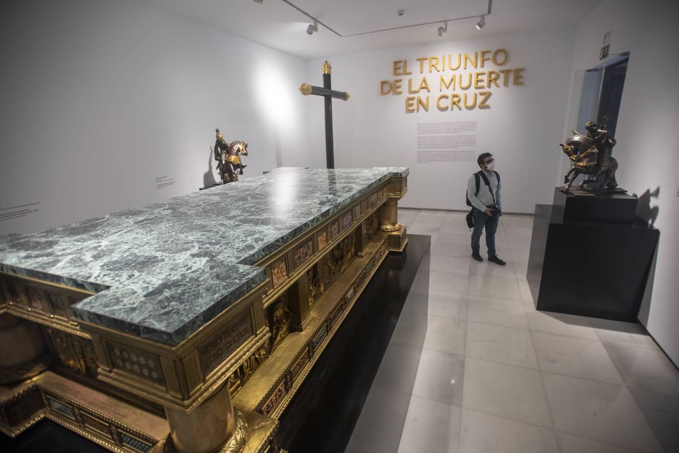 Exposición «Un siglo de esplendor cofrade» de Málaga, en imágenes