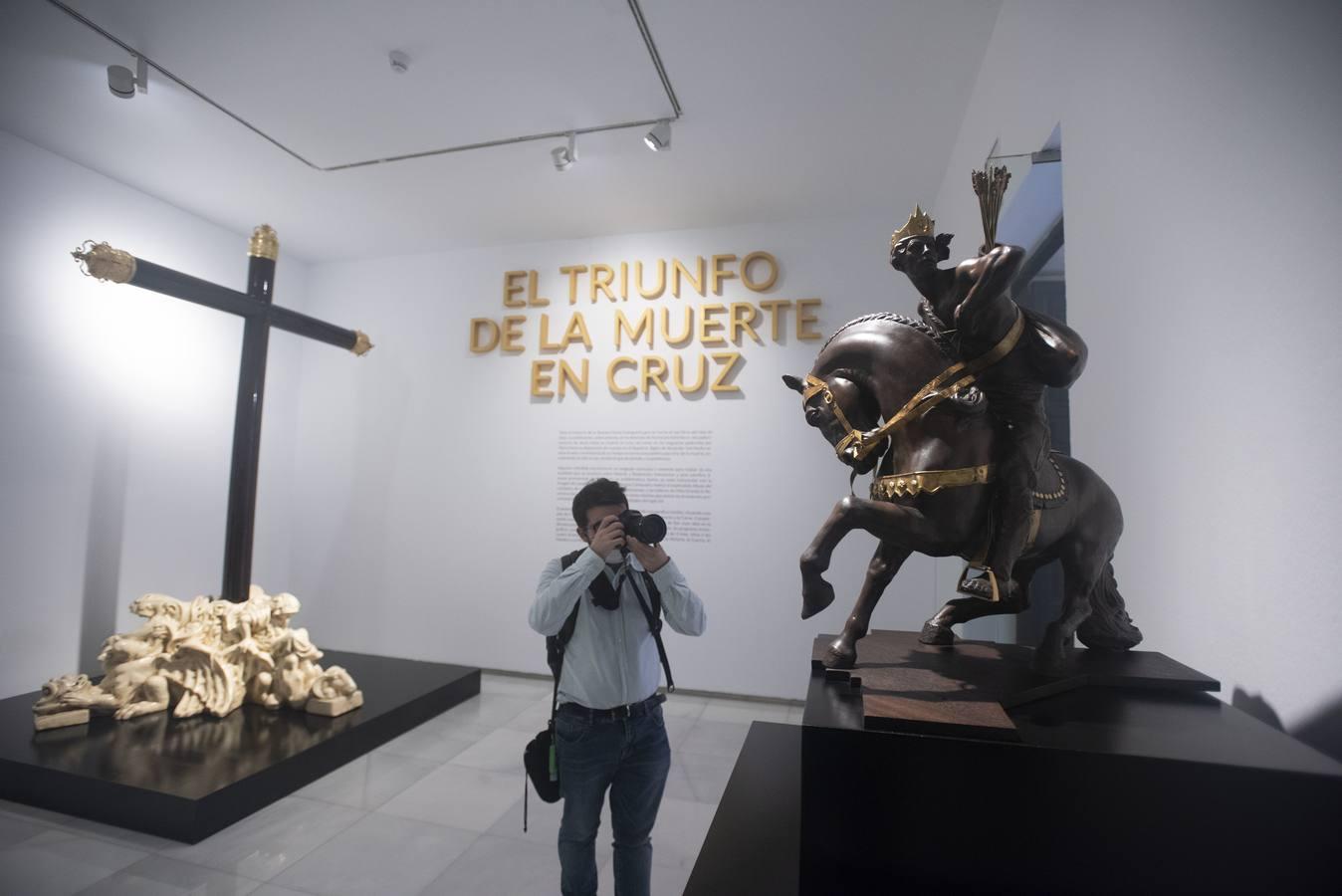 Exposición «Un siglo de esplendor cofrade» de Málaga, en imágenes