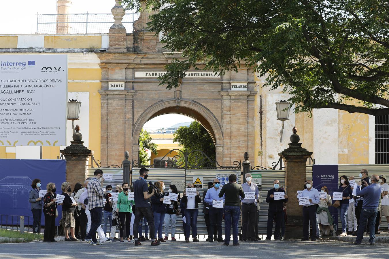 Protesta de los vecinos de San Bernardo frente a la Fábrica de Artillería