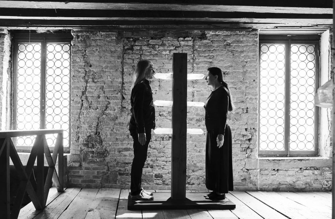 De la muestra 'Intuición'. Marina Abramovic en performance realizada 'in situ' en el Palazzo Fortuny dentro de la citada exposición