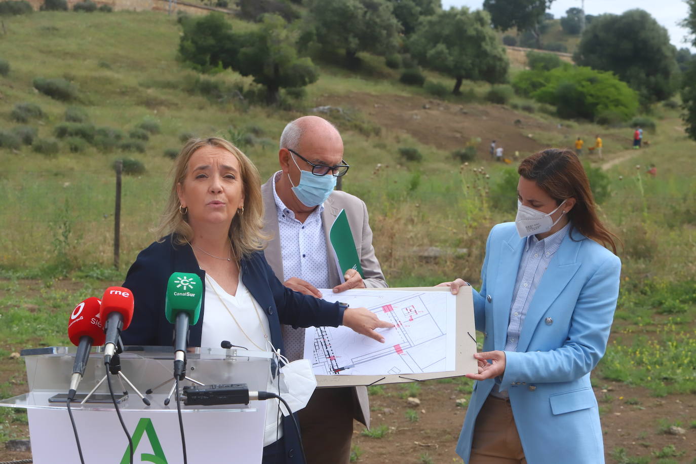 La excavación para delimitar la Plaza de Armas de Medina Azahara, en imágenes