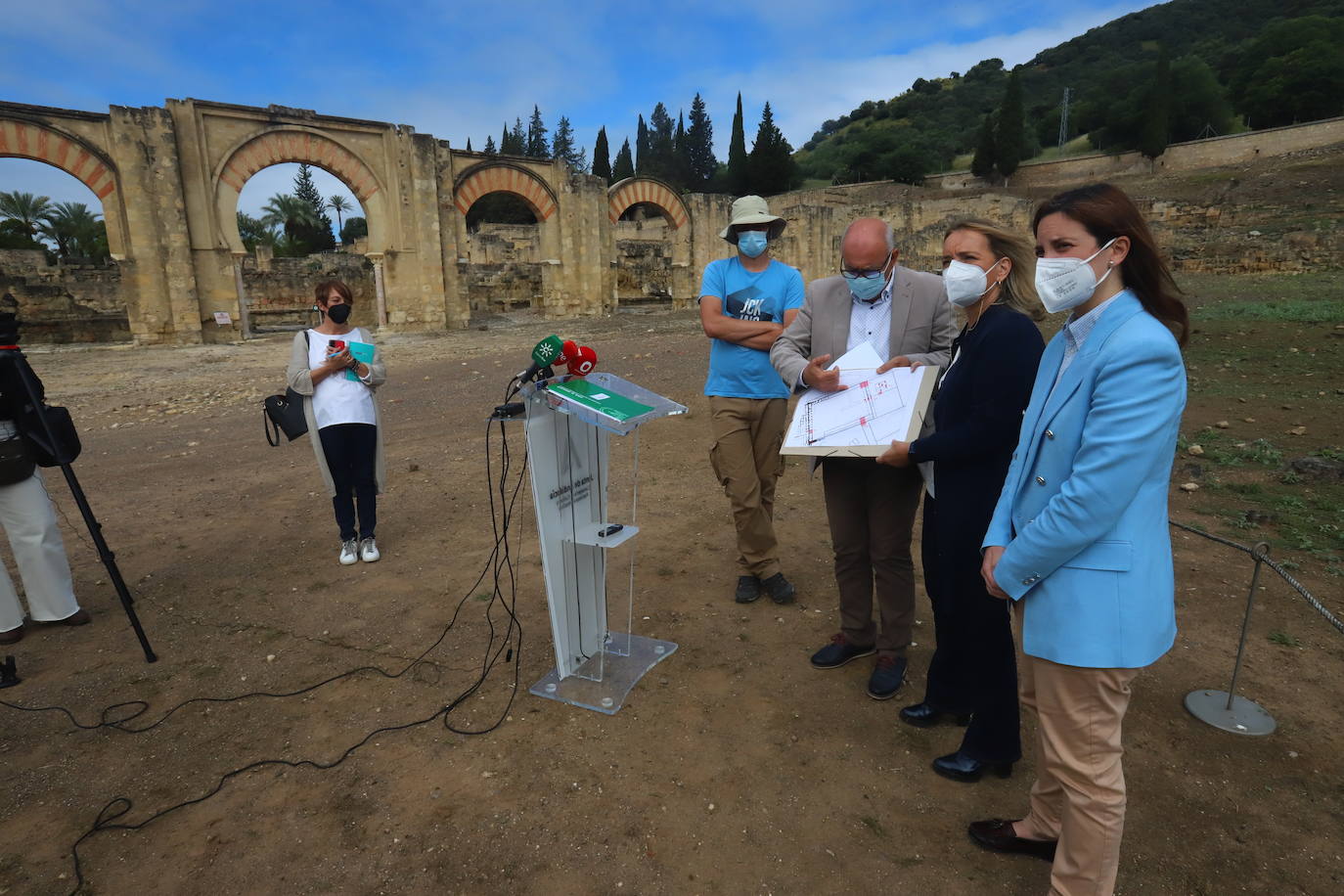 La excavación para delimitar la Plaza de Armas de Medina Azahara, en imágenes