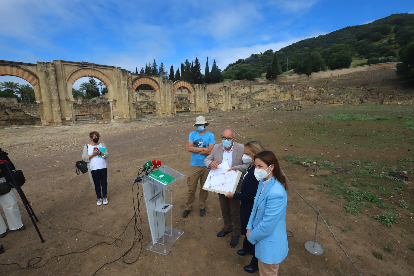 La excavación para delimitar la Plaza de Armas de Medina Azahara, en imágenes