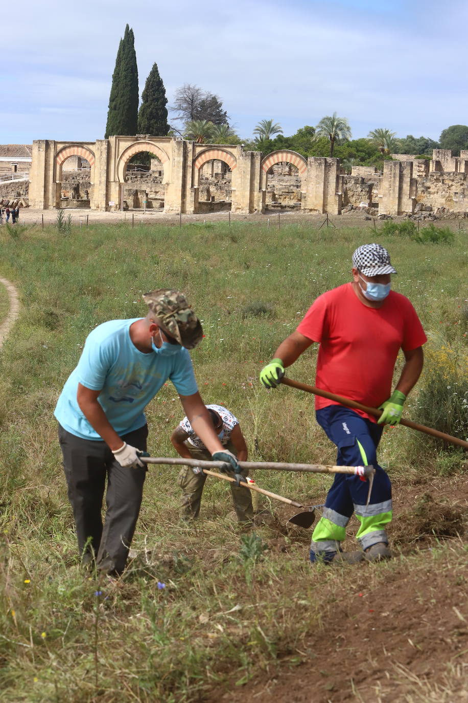 La excavación para delimitar la Plaza de Armas de Medina Azahara, en imágenes