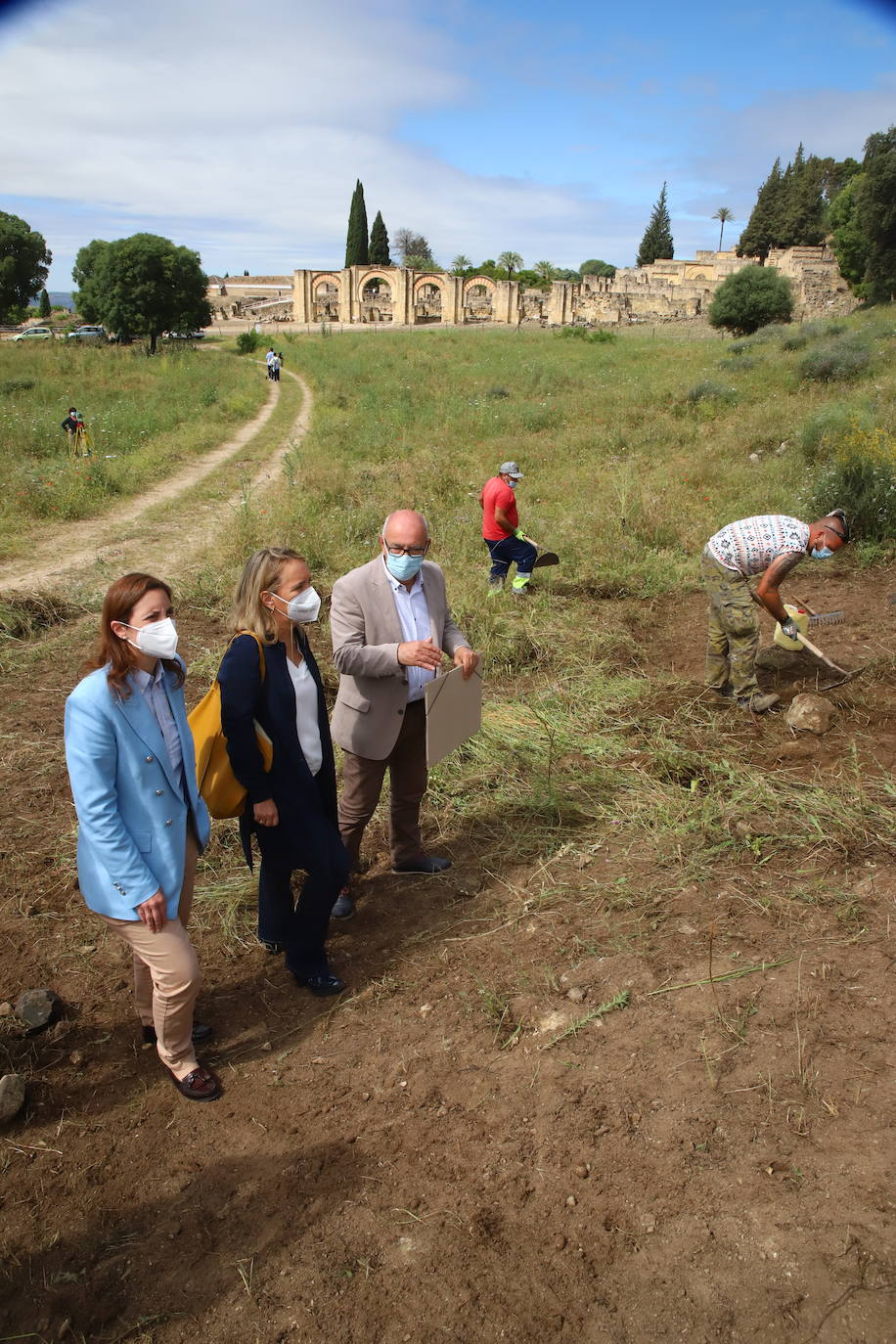 La excavación para delimitar la Plaza de Armas de Medina Azahara, en imágenes