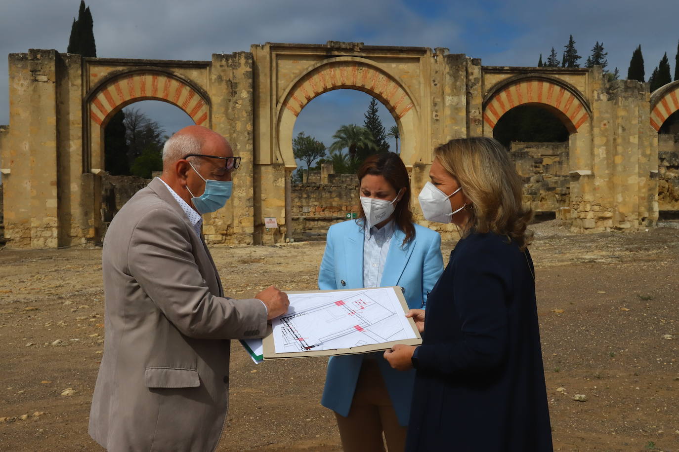 La excavación para delimitar la Plaza de Armas de Medina Azahara, en imágenes