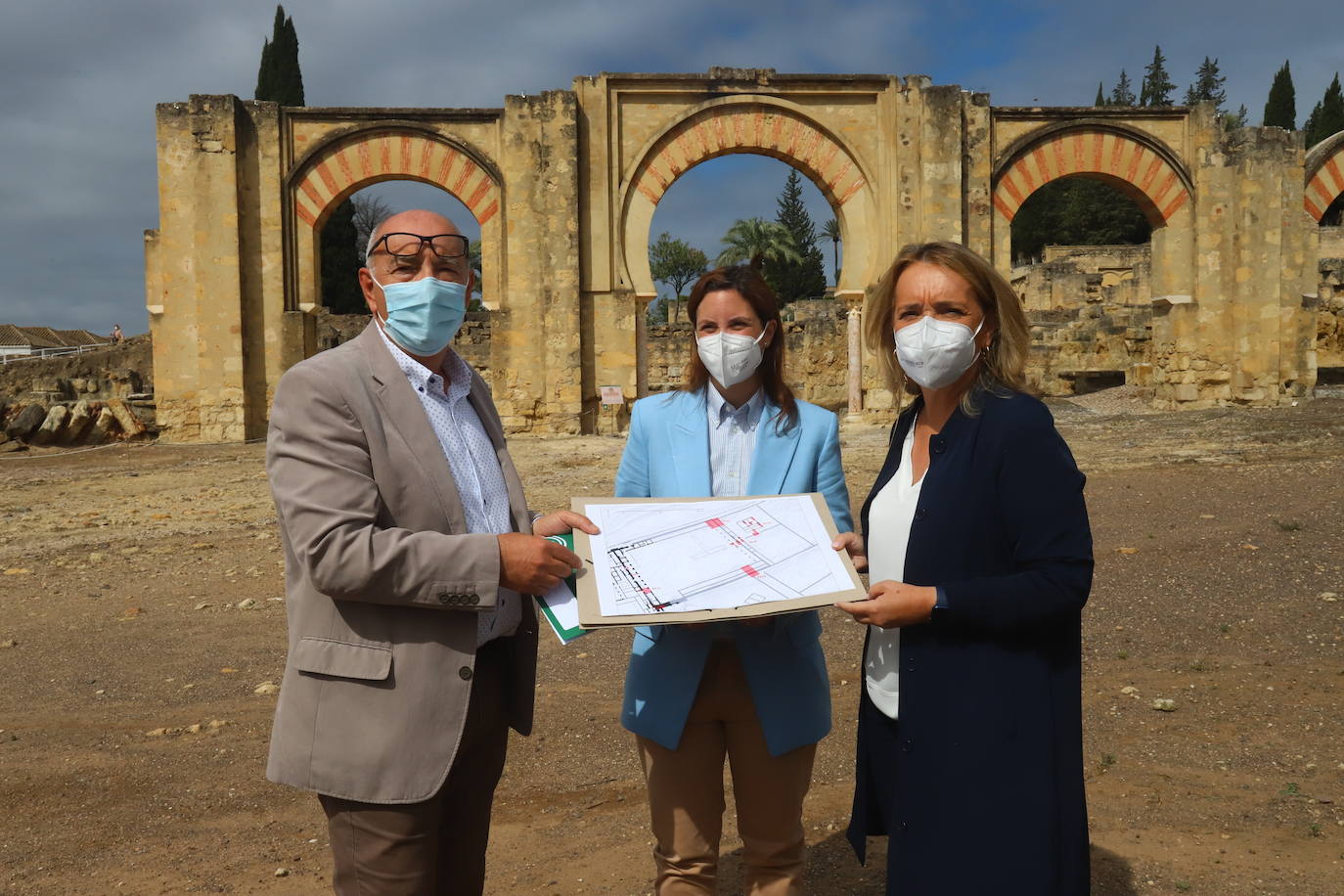 La excavación para delimitar la Plaza de Armas de Medina Azahara, en imágenes