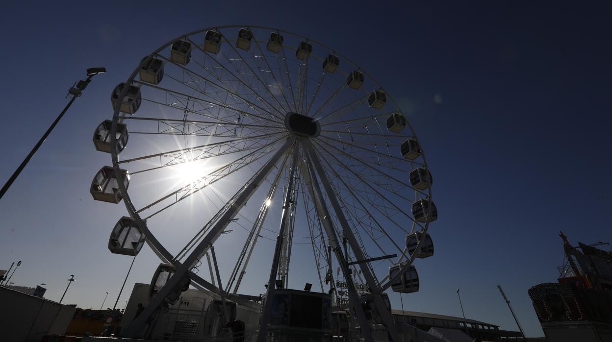 Vive Park Córdoba y los preparativos del parque de atracciones en el Arenal, en imágenes