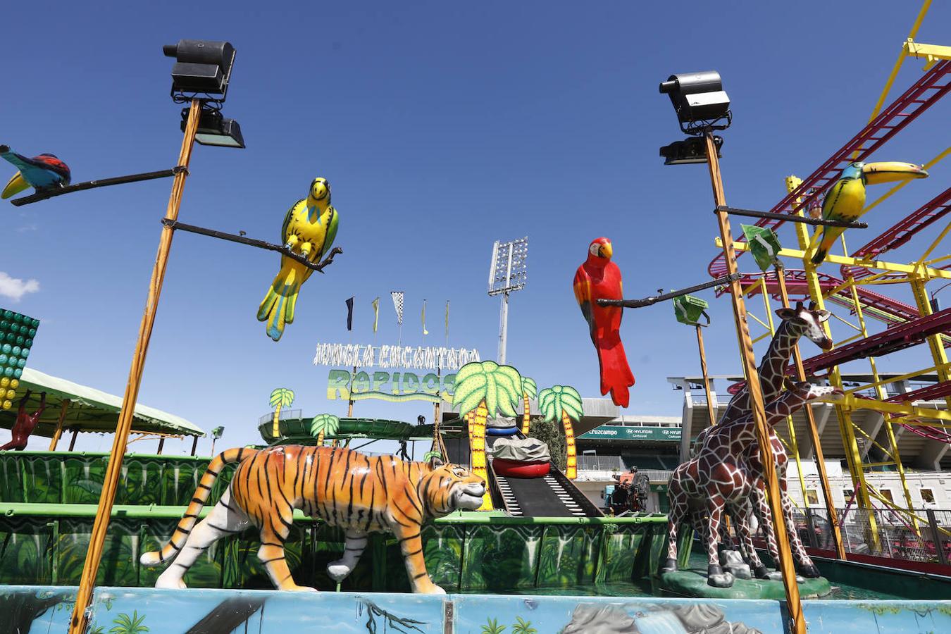 Vive Park Córdoba y los preparativos del parque de atracciones en el Arenal, en imágenes