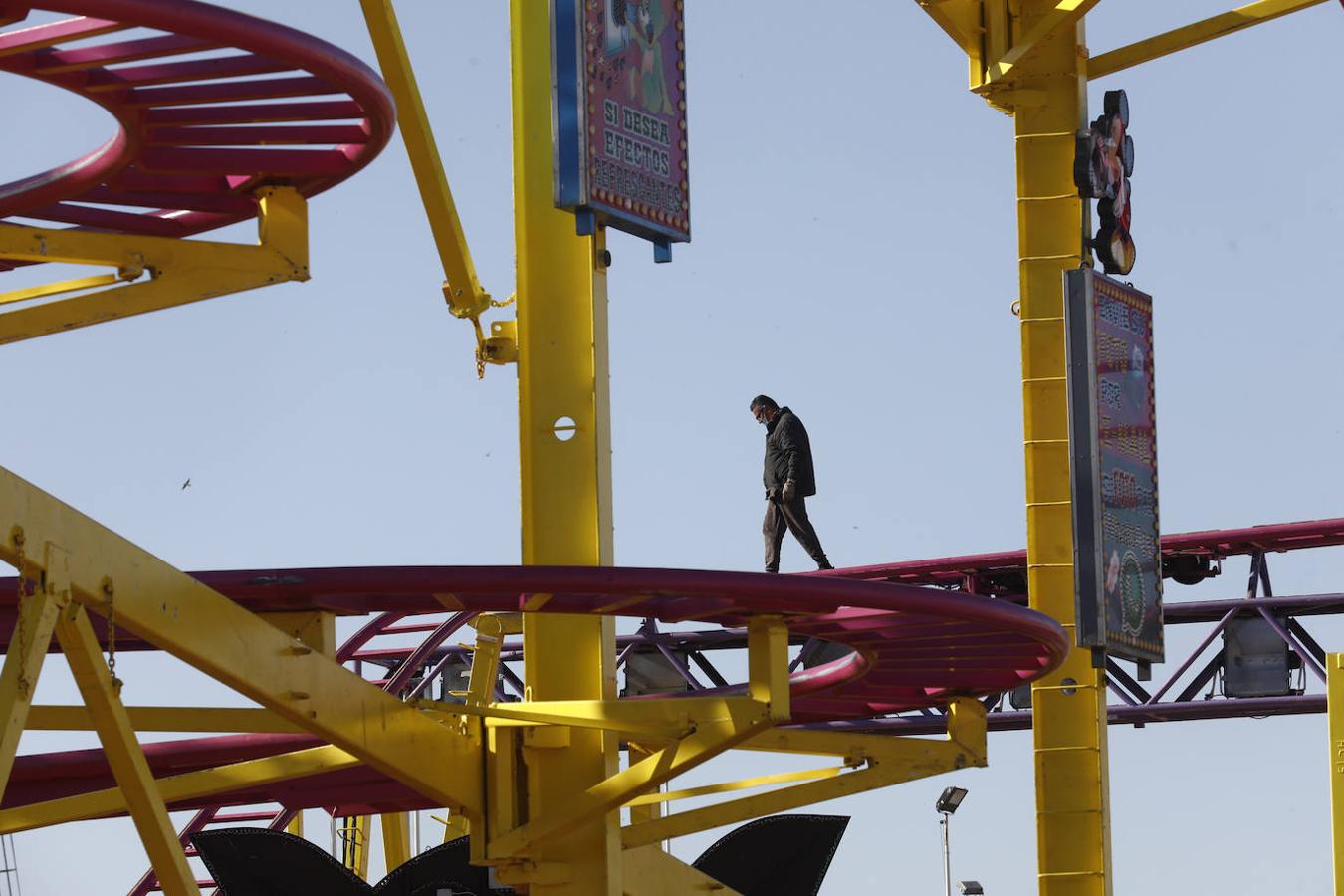 Vive Park Córdoba y los preparativos del parque de atracciones en el Arenal, en imágenes