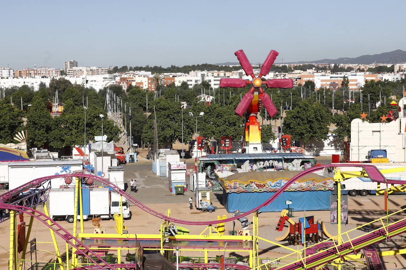 Vive Park Córdoba y los preparativos del parque de atracciones en el Arenal, en imágenes