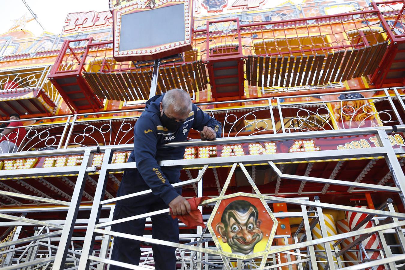 Vive Park Córdoba y los preparativos del parque de atracciones en el Arenal, en imágenes