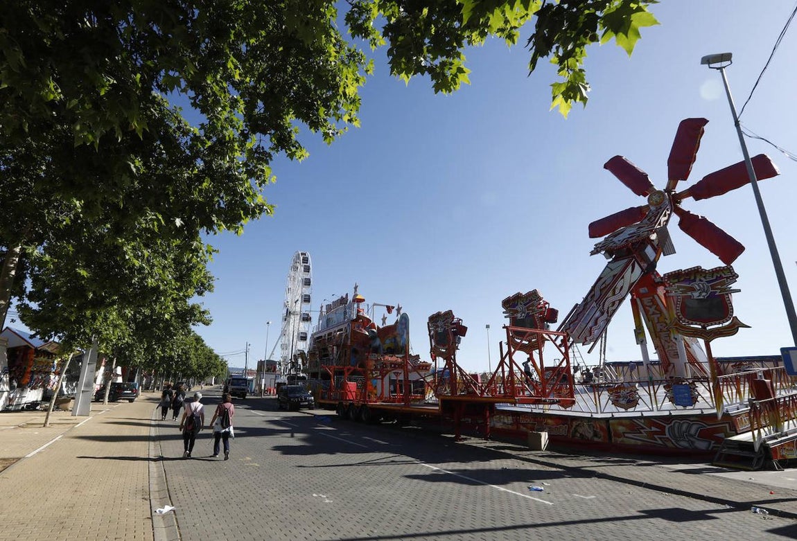 Vive Park Córdoba y los preparativos del parque de atracciones en el Arenal, en imágenes