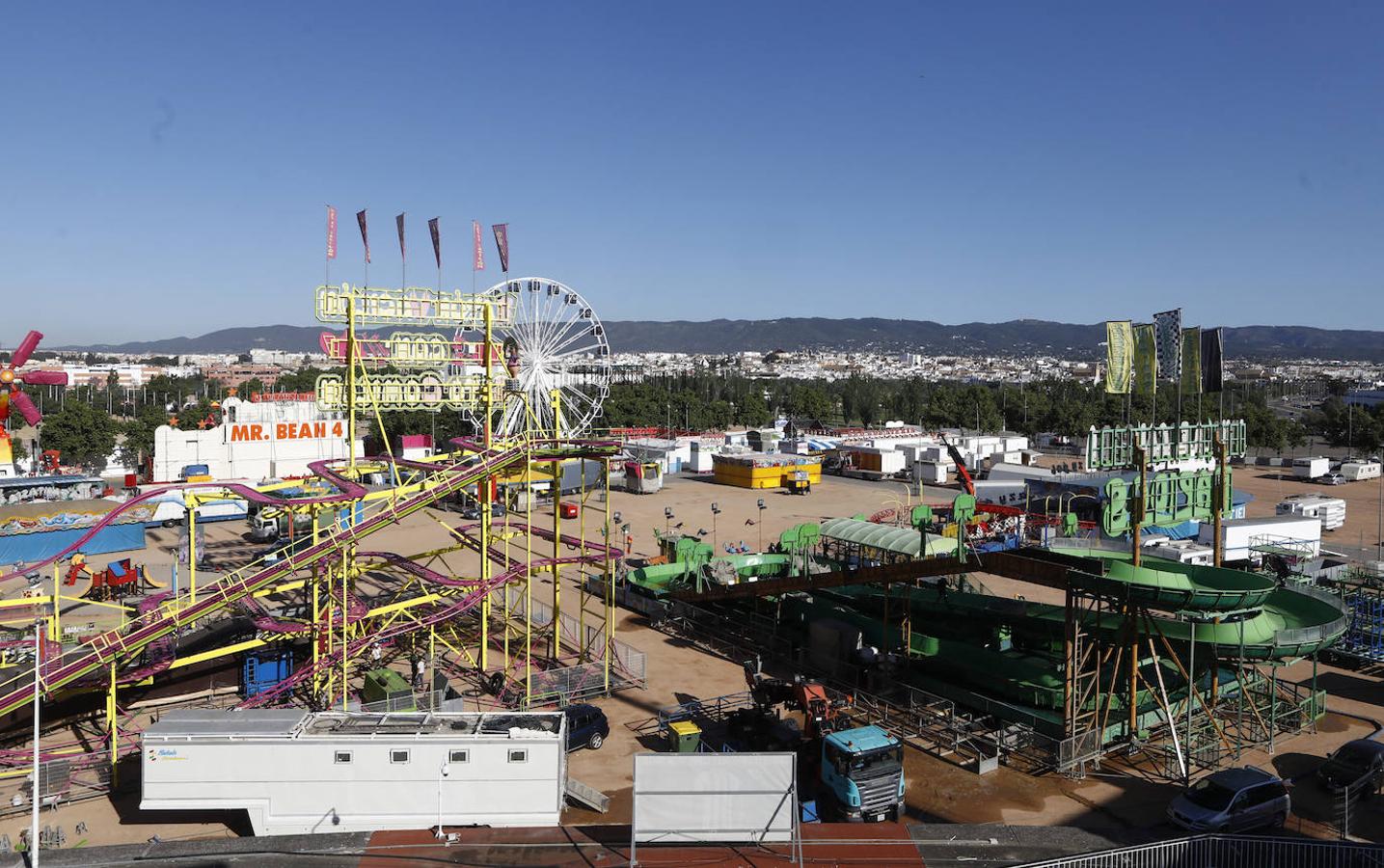 Vive Park Córdoba y los preparativos del parque de atracciones en el Arenal, en imágenes