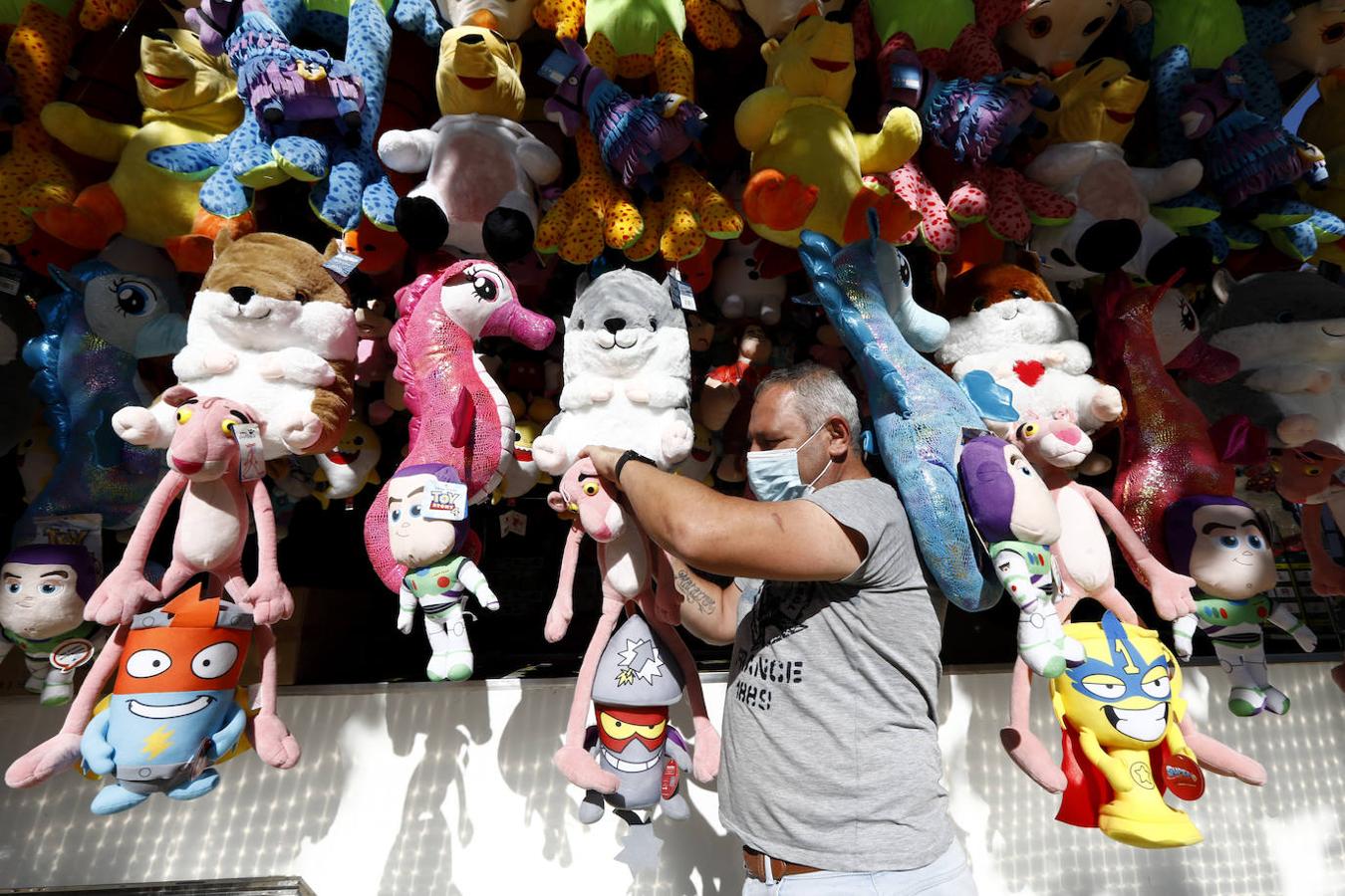 Vive Park Córdoba y los preparativos del parque de atracciones en el Arenal, en imágenes