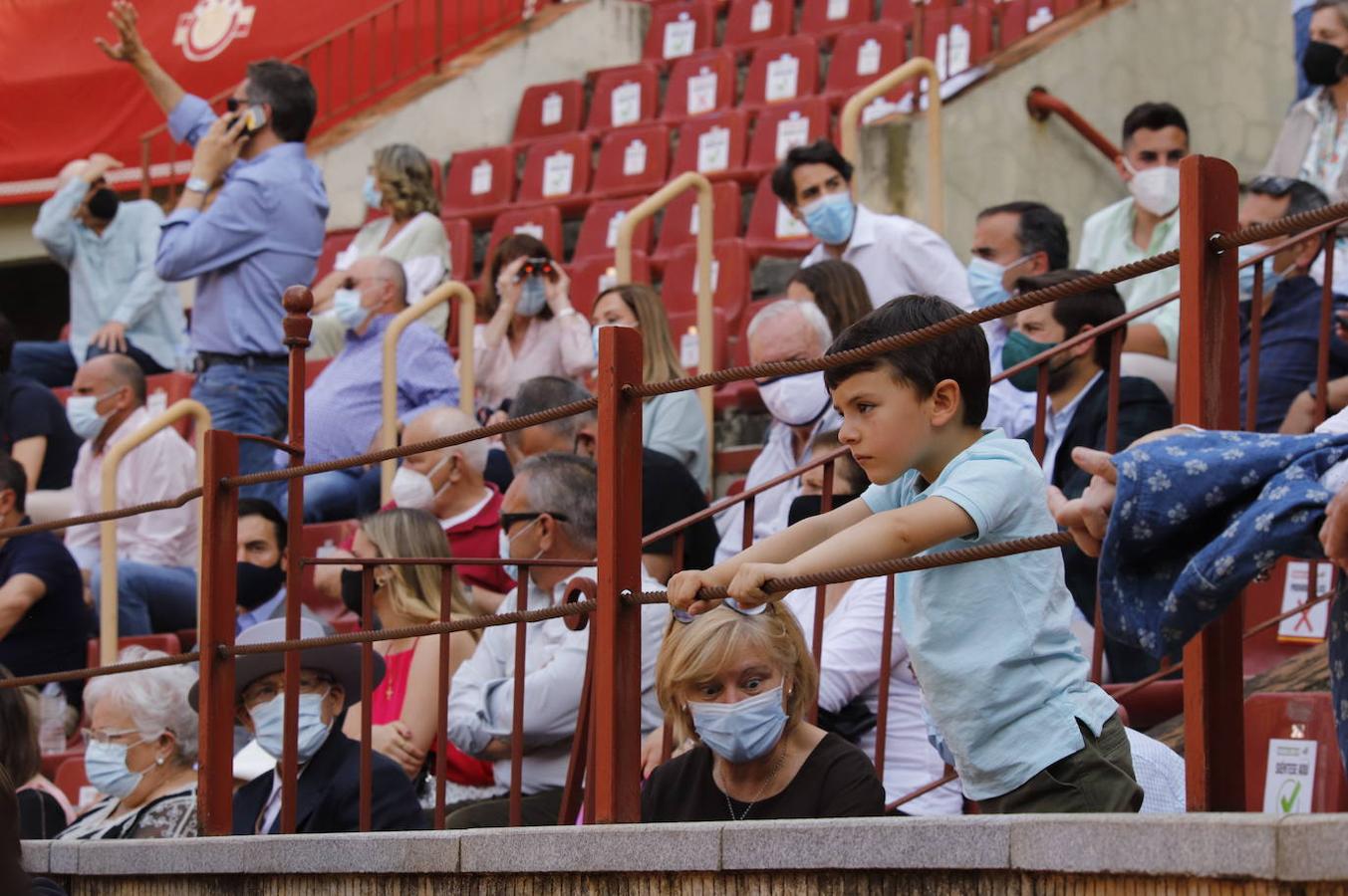 El ambiente en el tendido, en la novillada de la Feria Taurina de Córdoba