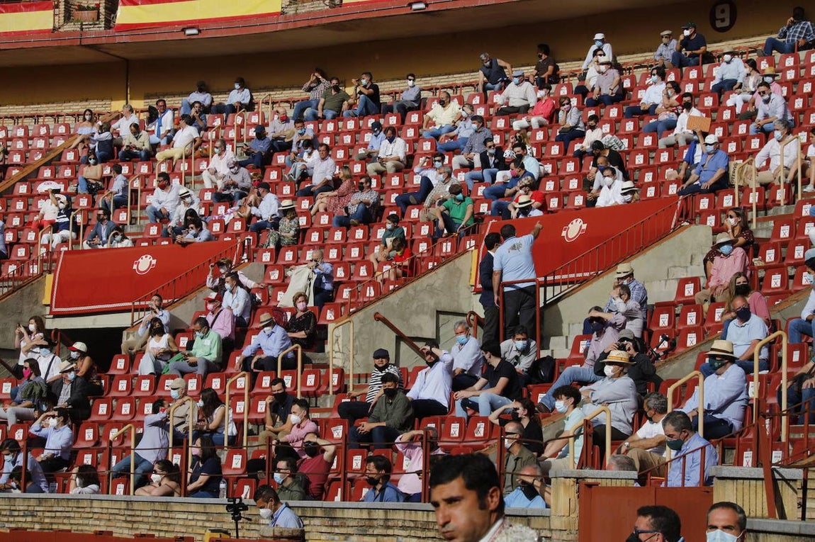 El ambiente en el tendido, en la novillada de la Feria Taurina de Córdoba
