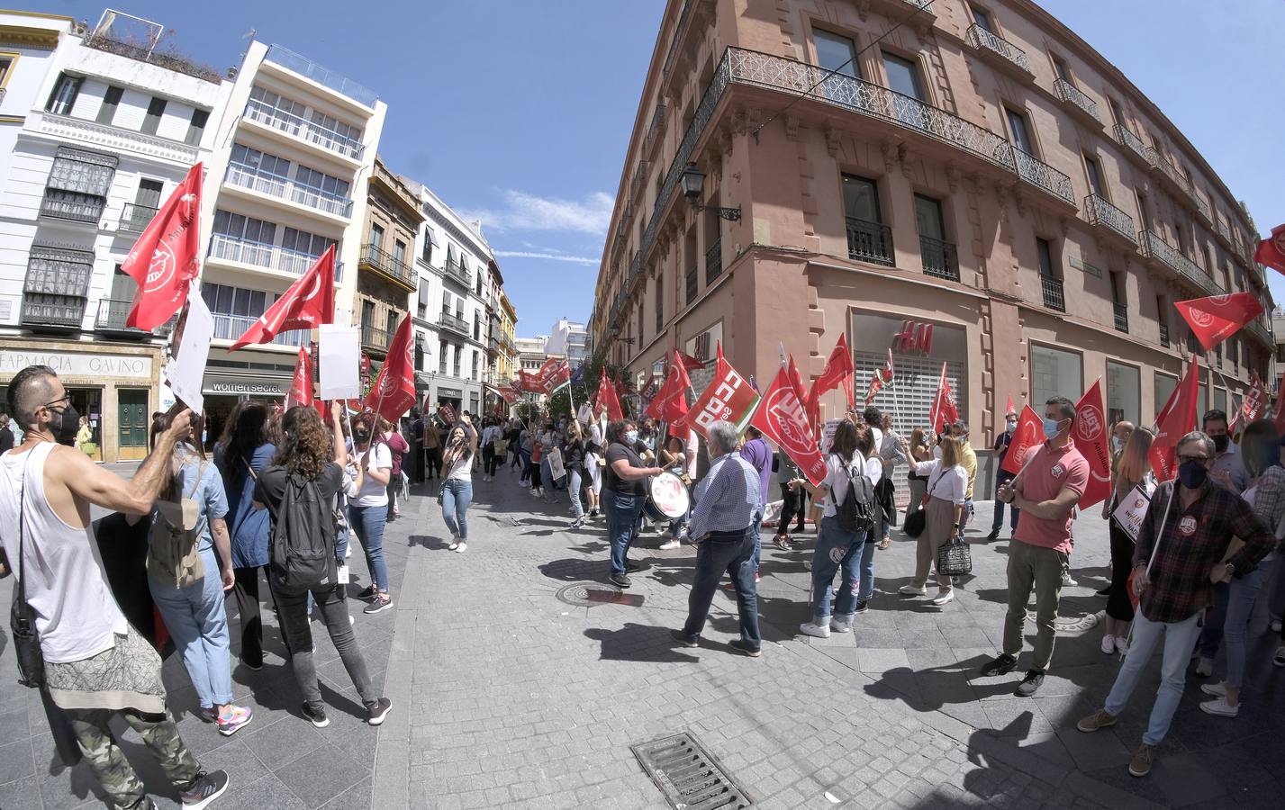 Protesta de los trabajadores de H&amp;M en Sevilla