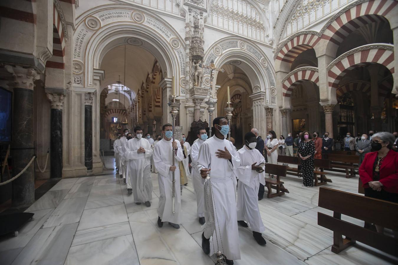 La cita de las hermandades de Gloria en la Catedral de Córdoba, en imágenes