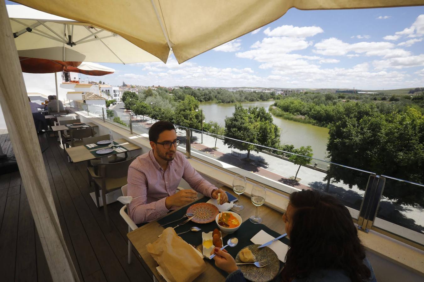 El ambiente hostelero de la Ribera de Córdoba, en imágenes