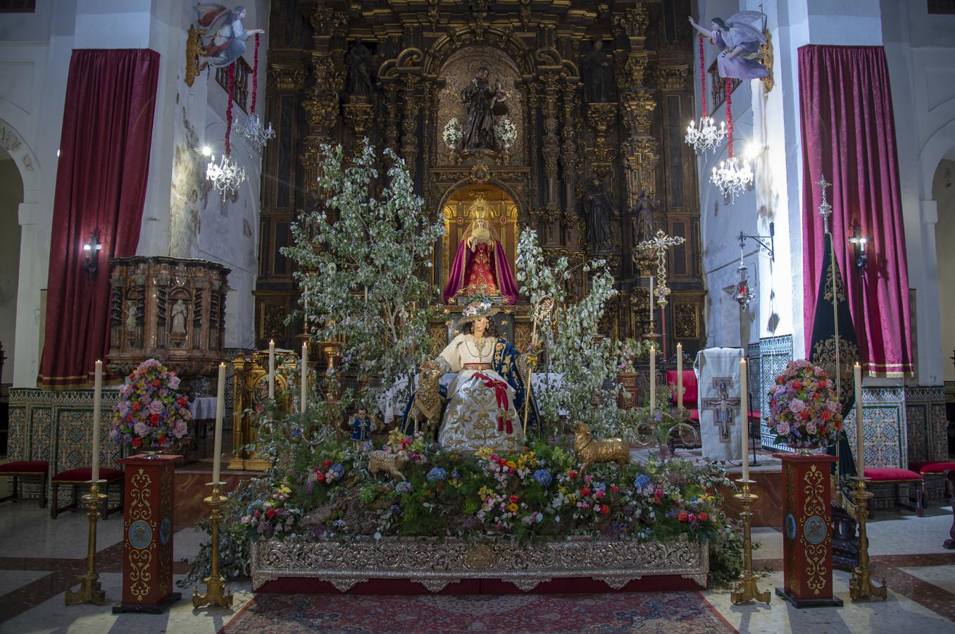 La veneración de los fieles de la Pastora de San Antonio