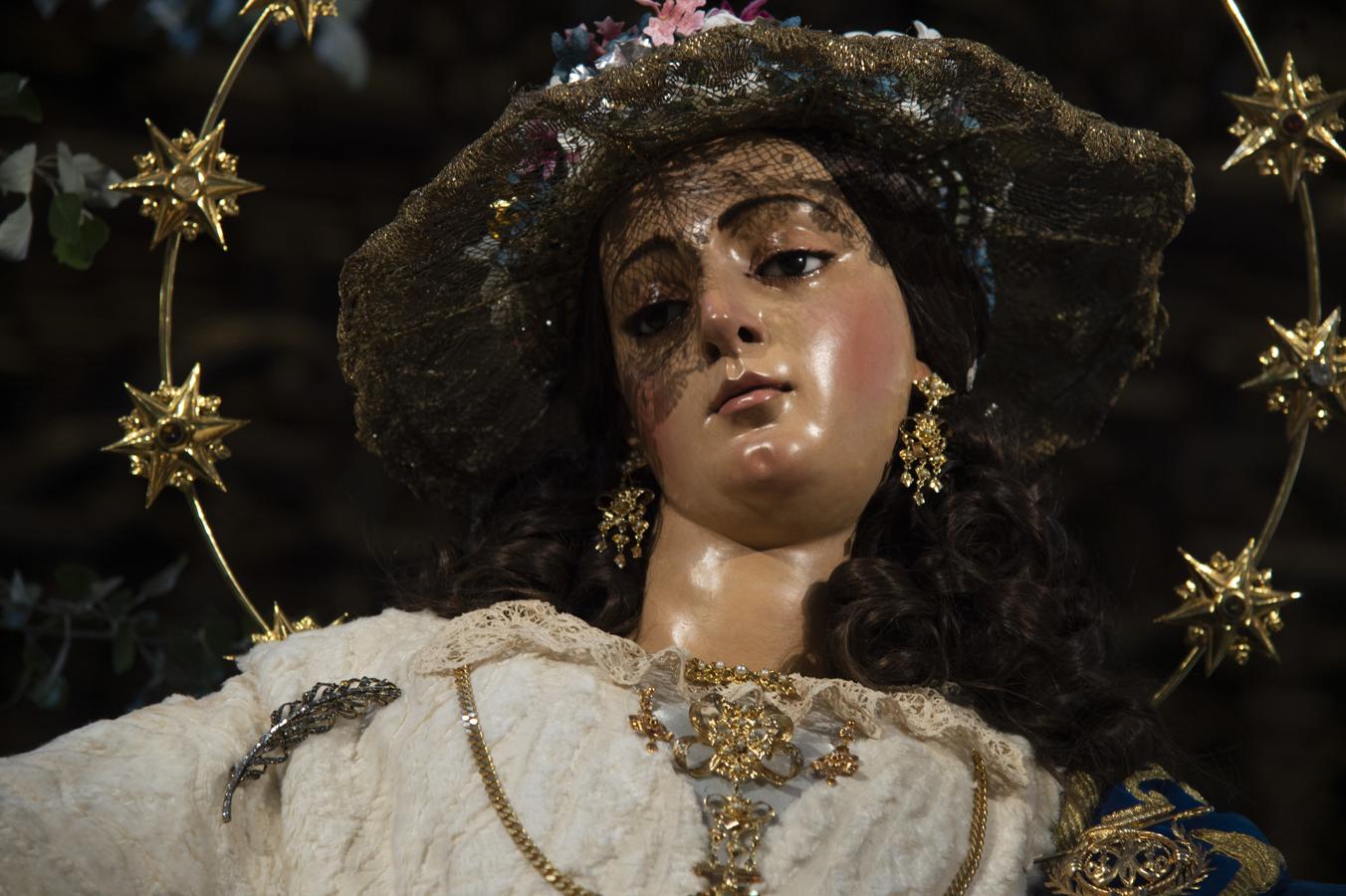 La veneración de los fieles de la Pastora de San Antonio