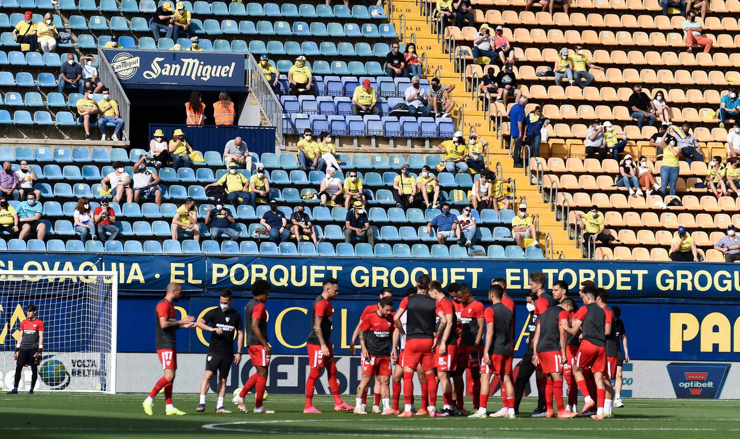 Espectadores en el estadio de la Cerámica