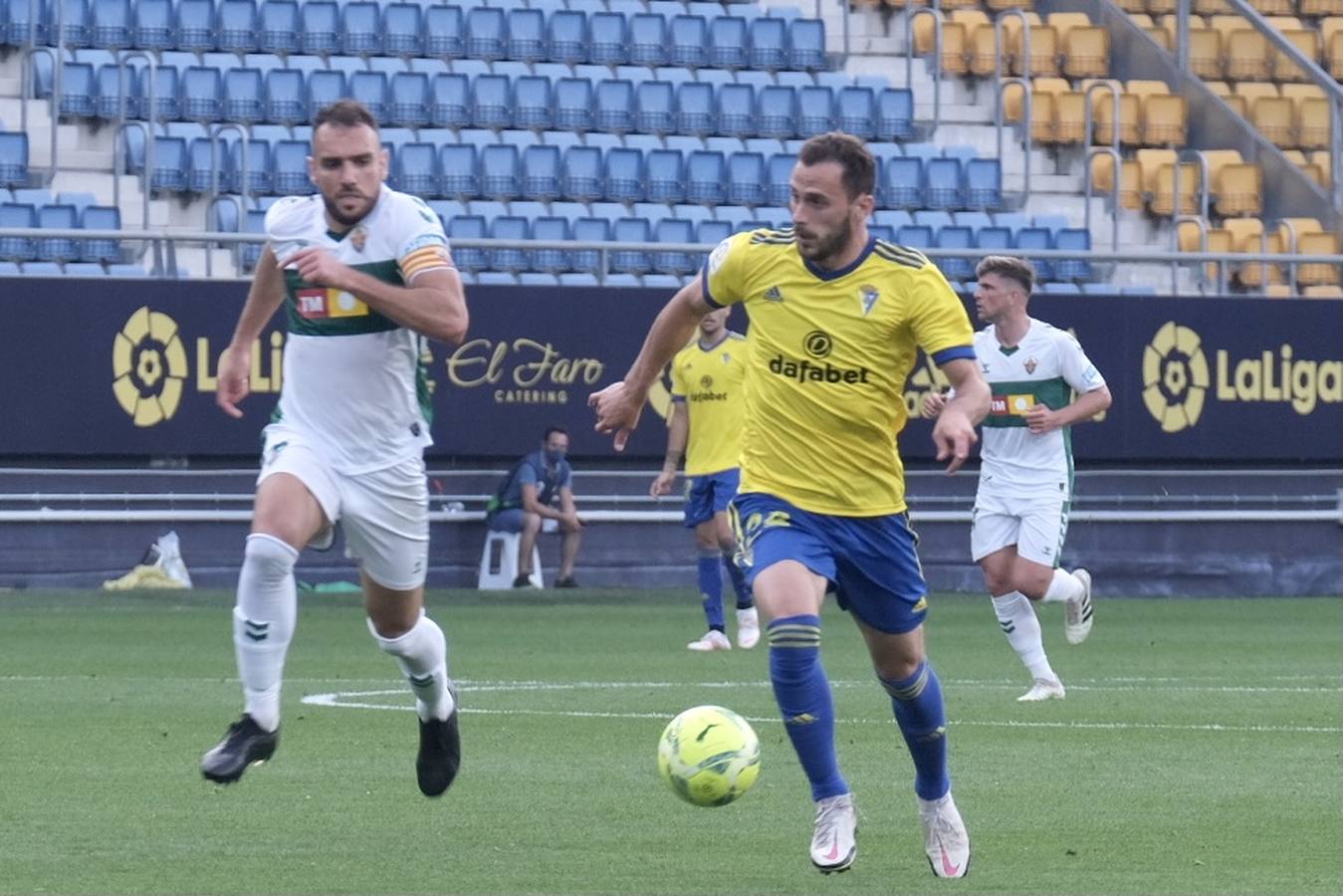 FOTOS: Las imágenes del Cádiz CF - Elche en Carranza