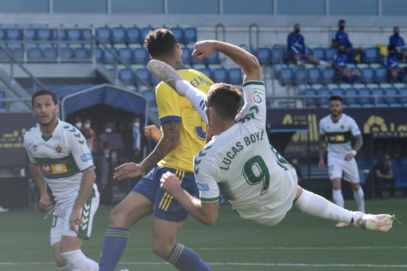 FOTOS: Las imágenes del Cádiz CF - Elche en Carranza