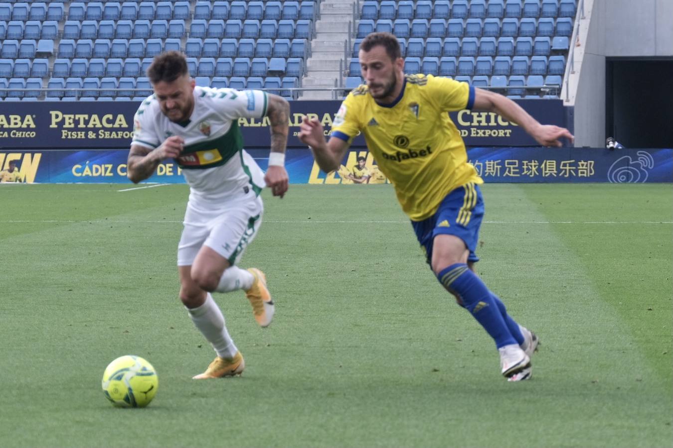 FOTOS: Las imágenes del Cádiz CF - Elche en Carranza