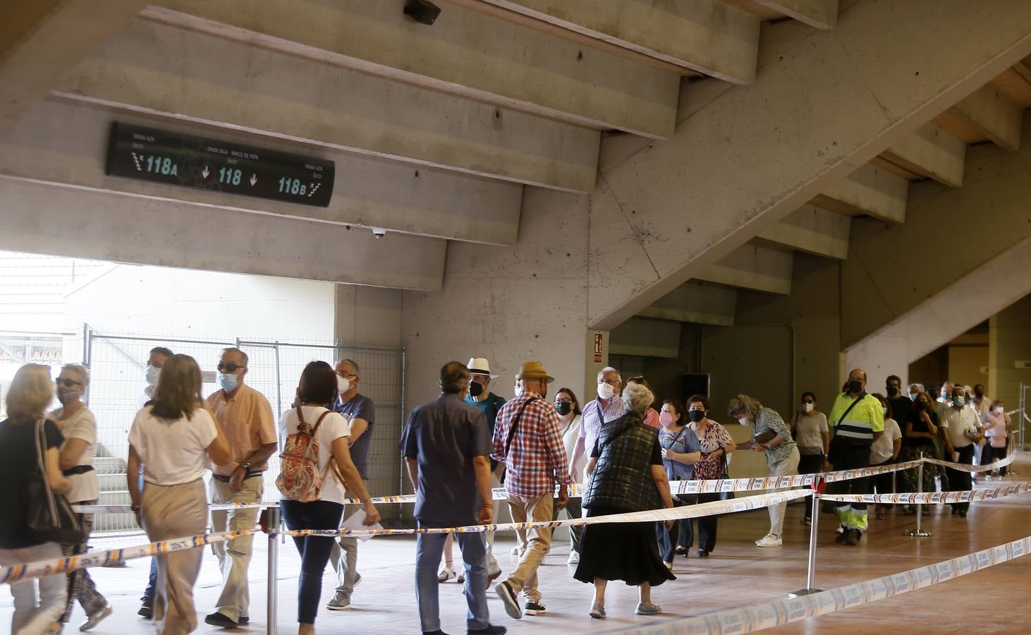 El estadio de la Cartuja cumple un mes como centro de vacunación masiva