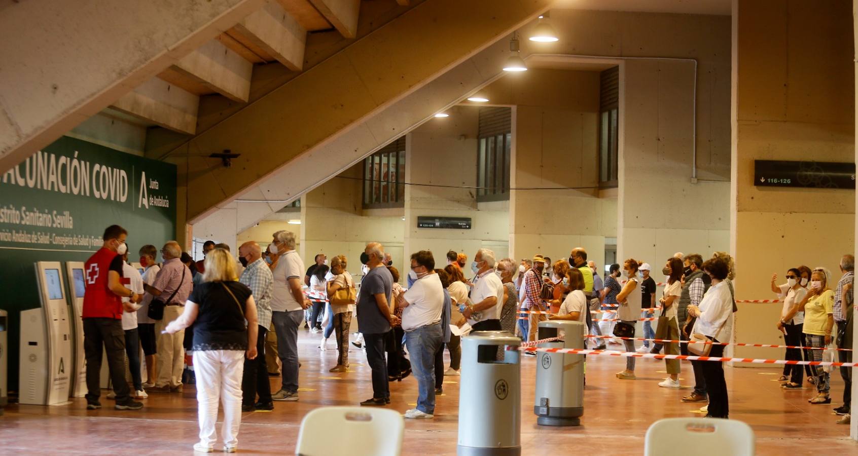 El estadio de la Cartuja cumple un mes como centro de vacunación masiva