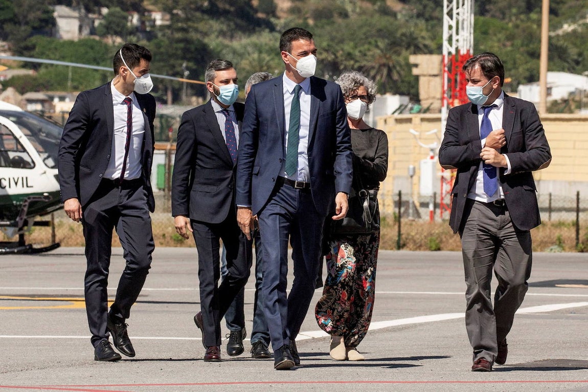 Sánchez ha llegado en un helicóptero procedente de Madrid pocos minutos antes de las 17 horas. 