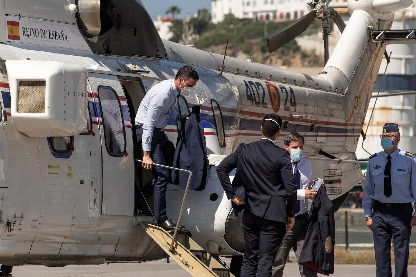 El presidente del Gobierno, Pedro Sánchez, llega a Ceuta en plena crisis migratoria. 