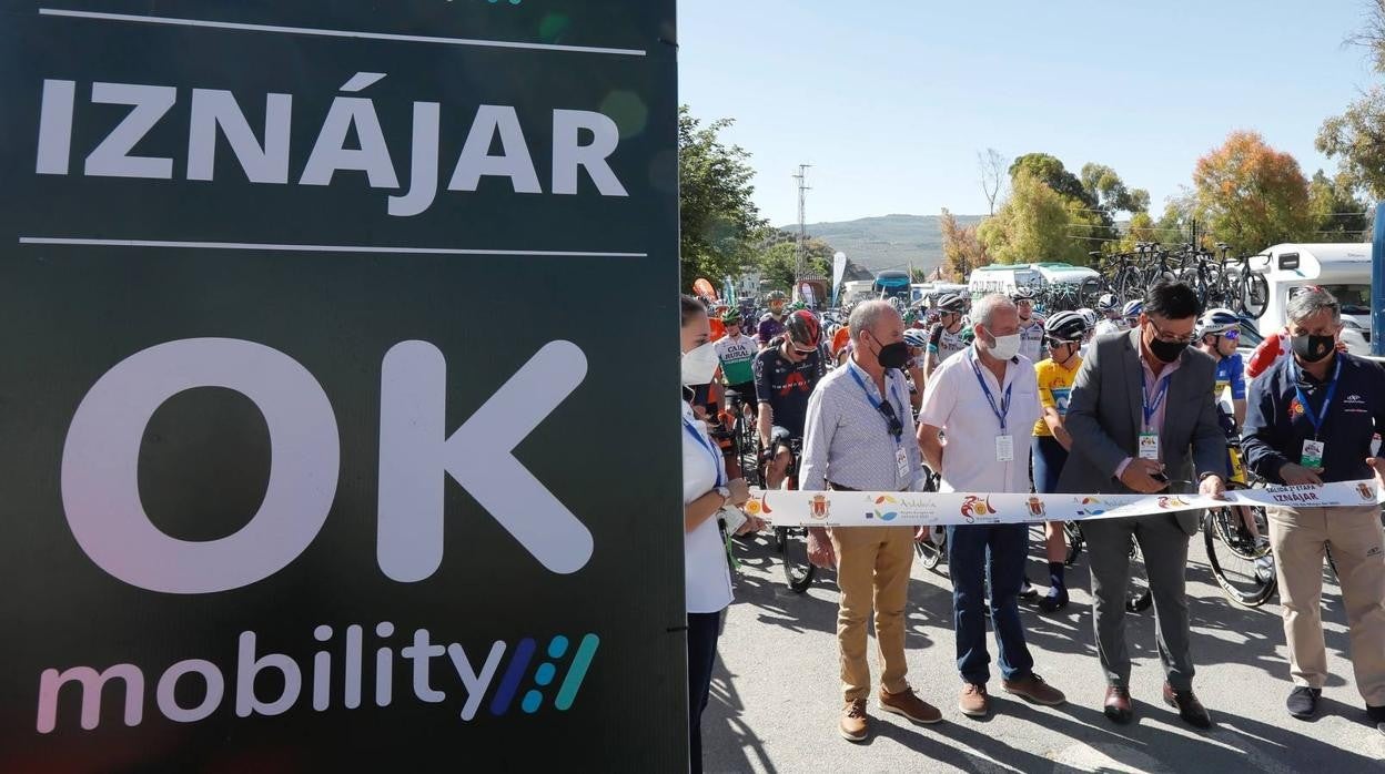 La Vuelta a Andalucía por Iznájar, Lucena, Cabra, Priego y Almedinilla, en imágenes