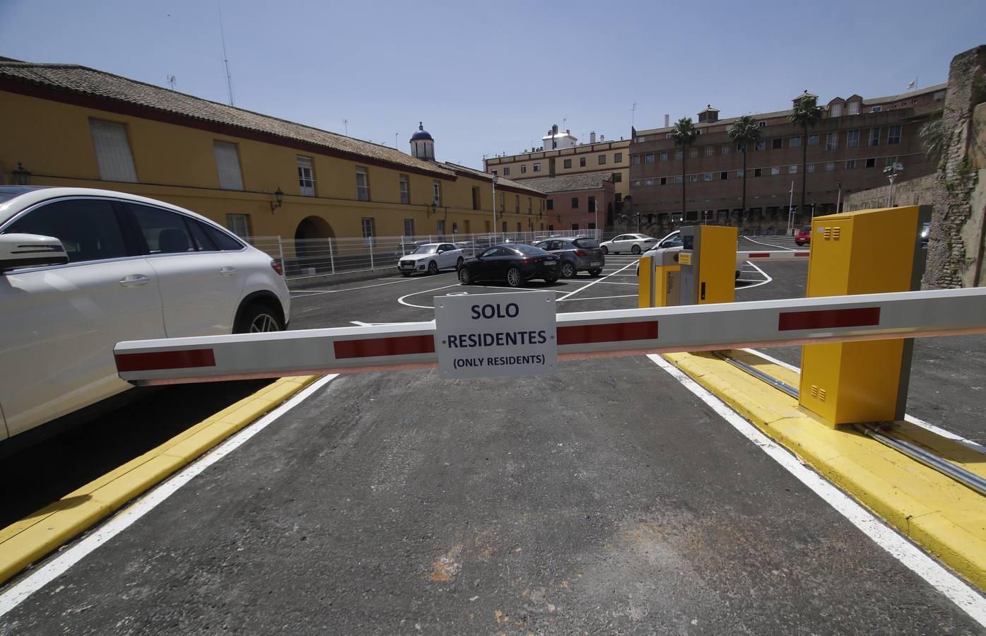 Vista del parking de la Torre de la Plata