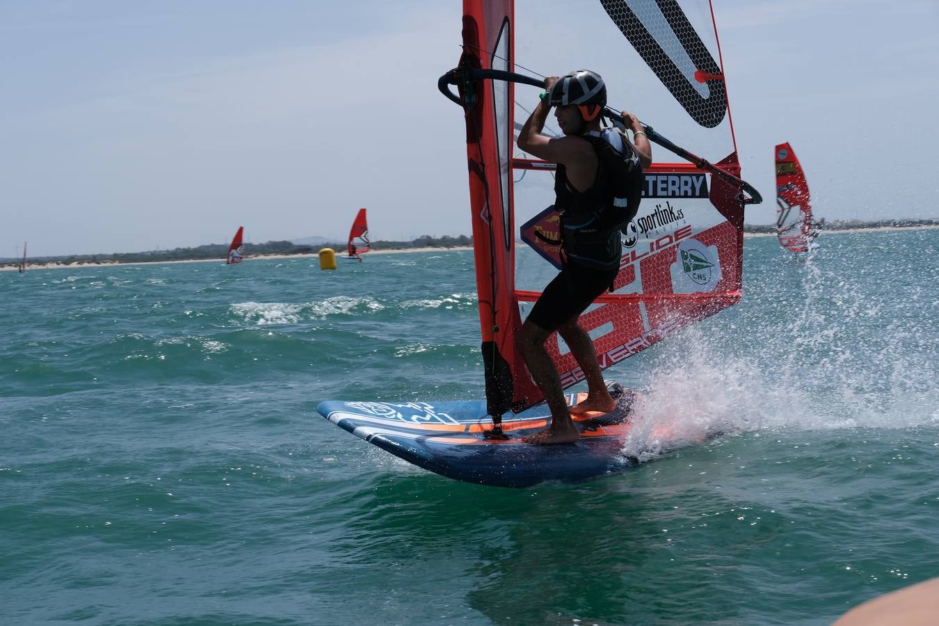 FOTOS: Las imágenes más espectaculares de la Copa de España de Windsurf, en la bahía de Cádiz