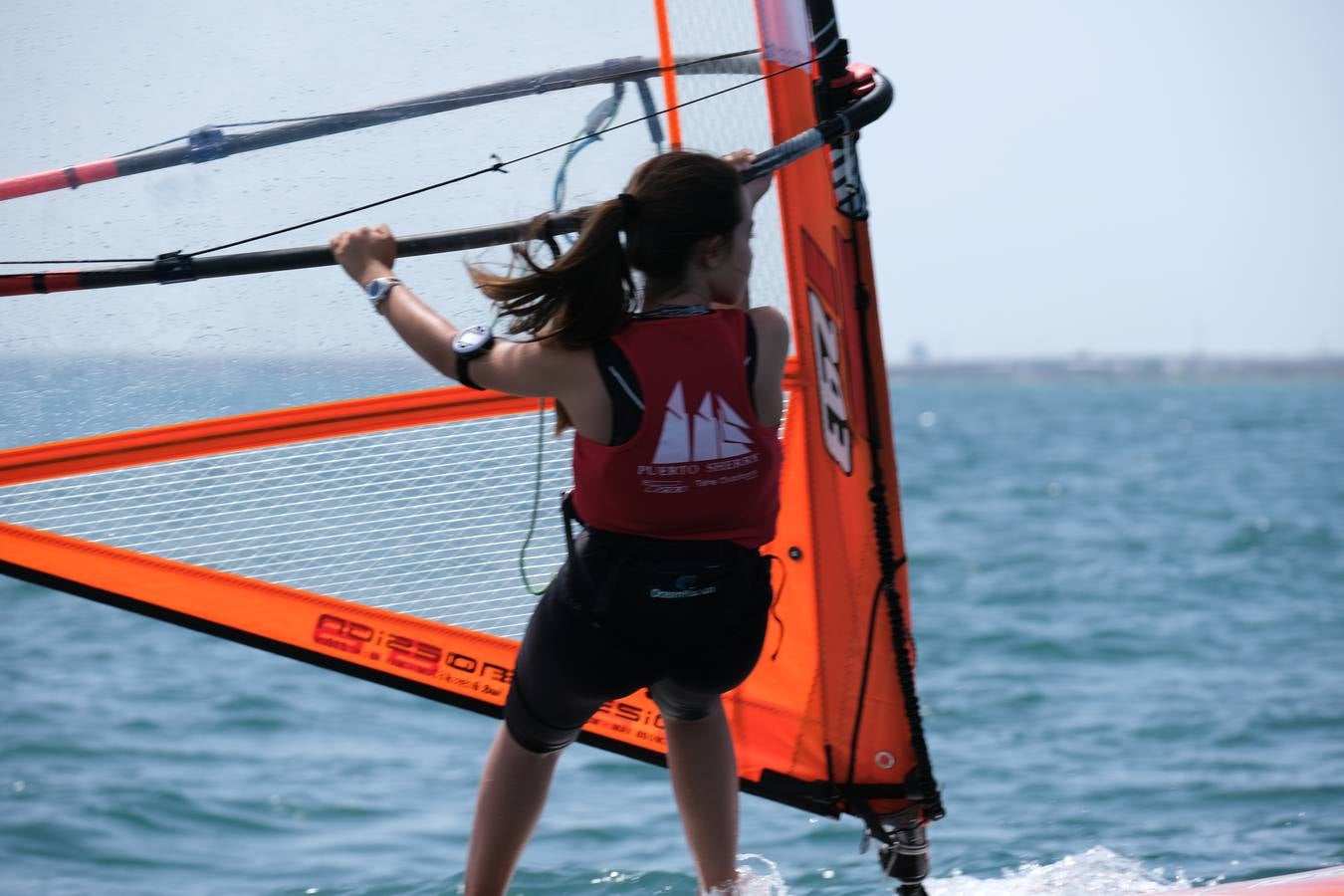 FOTOS: Las imágenes más espectaculares de la Copa de España de Windsurf, en la bahía de Cádiz