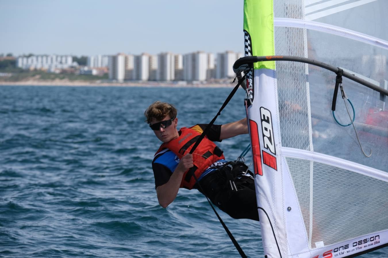 FOTOS: Las imágenes más espectaculares de la Copa de España de Windsurf, en la bahía de Cádiz