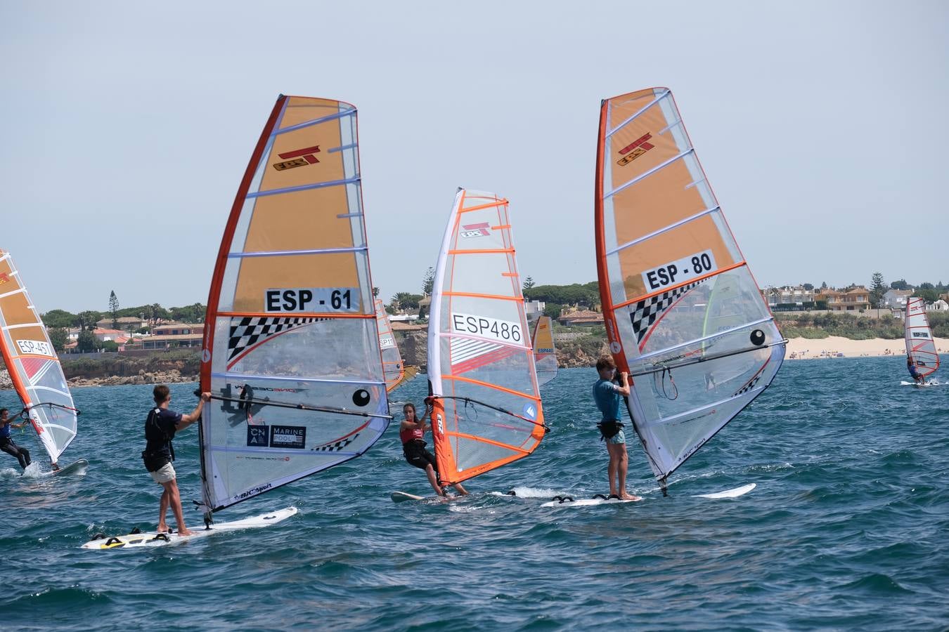 FOTOS: Las imágenes más espectaculares de la Copa de España de Windsurf, en la bahía de Cádiz