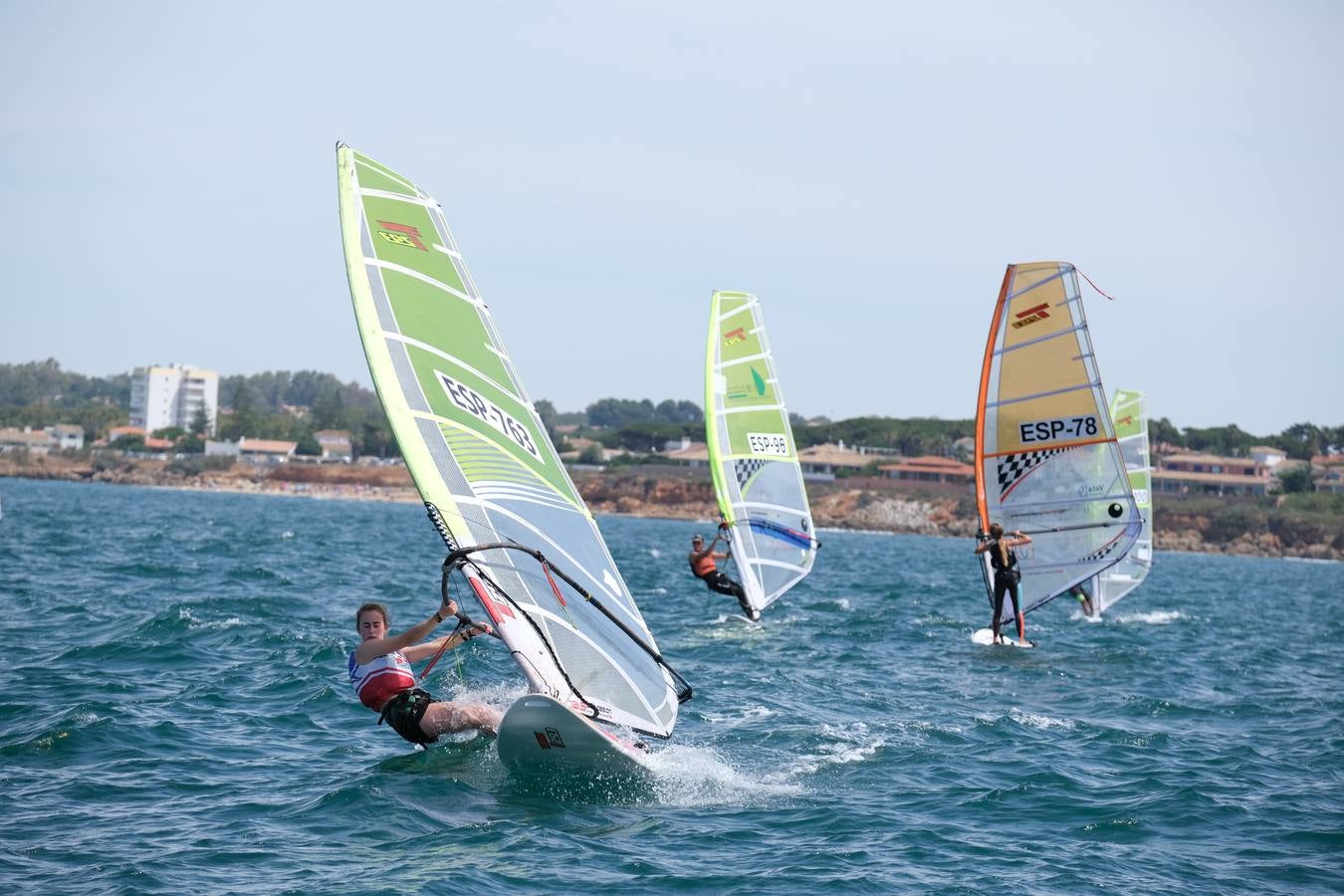 FOTOS: Las imágenes más espectaculares de la Copa de España de Windsurf, en la bahía de Cádiz