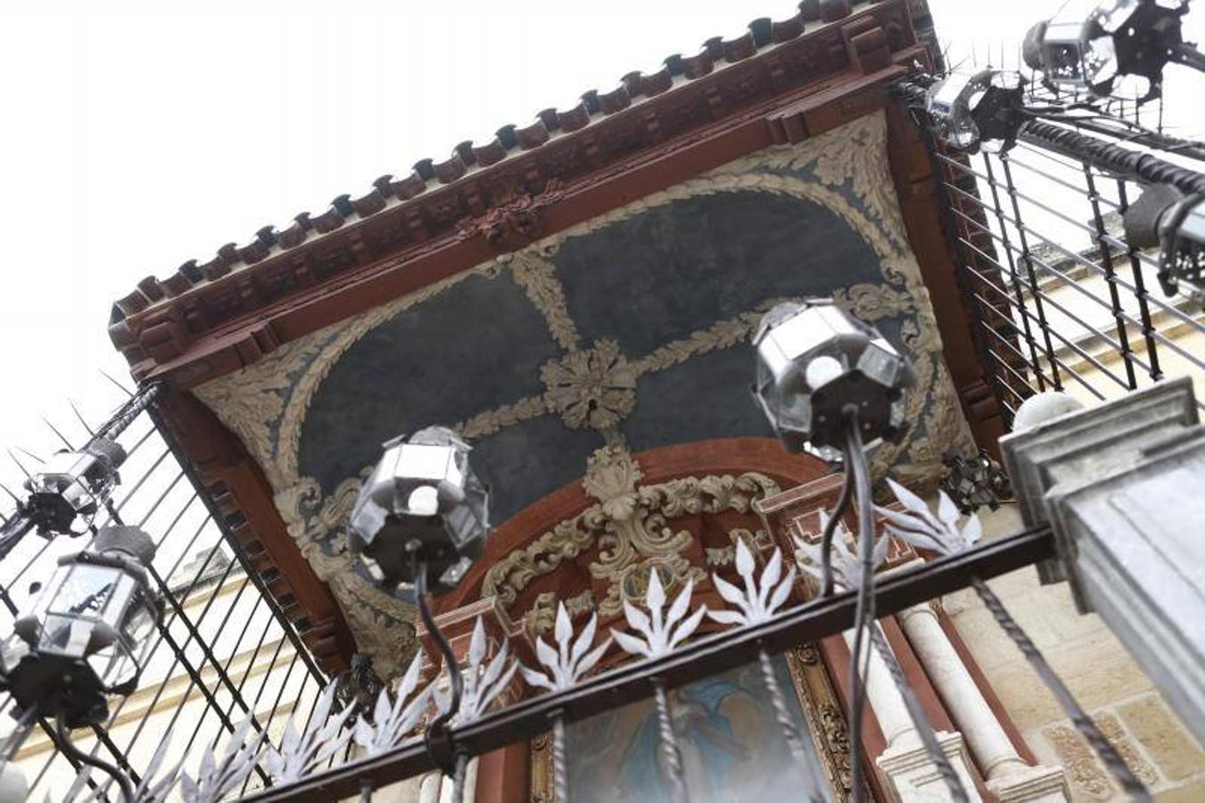 El altar de la Virgen de los Faroles de Córdoba, en imágenes