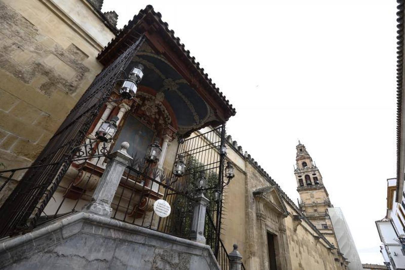 El altar de la Virgen de los Faroles de Córdoba, en imágenes