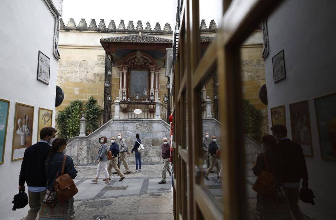 El altar de la Virgen de los Faroles de Córdoba, en imágenes