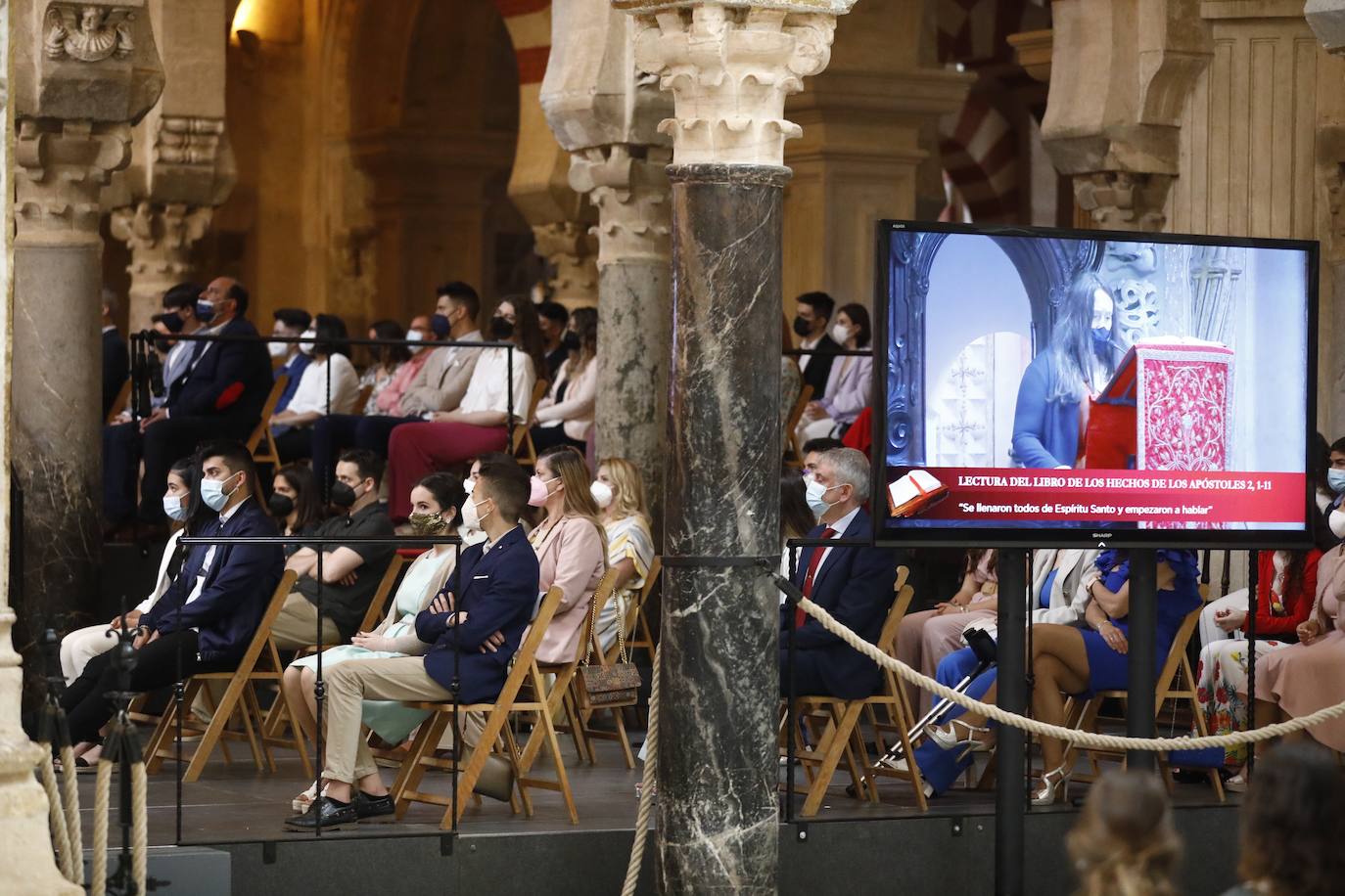 La misa de pentecostés en la Catedral de Córdoba, en imágenes